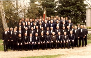 Der Männerchor im Jahre 1988, aufgenommen zum 90. Gründungsjubiläum.